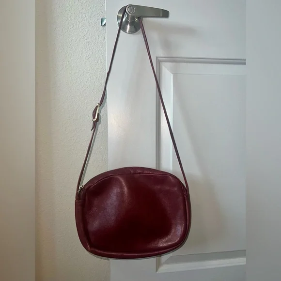 Vintage Genuine Leather Adjustable Cross Body or Shoulder Purse in Burgundy Red - Picture 5 of 7